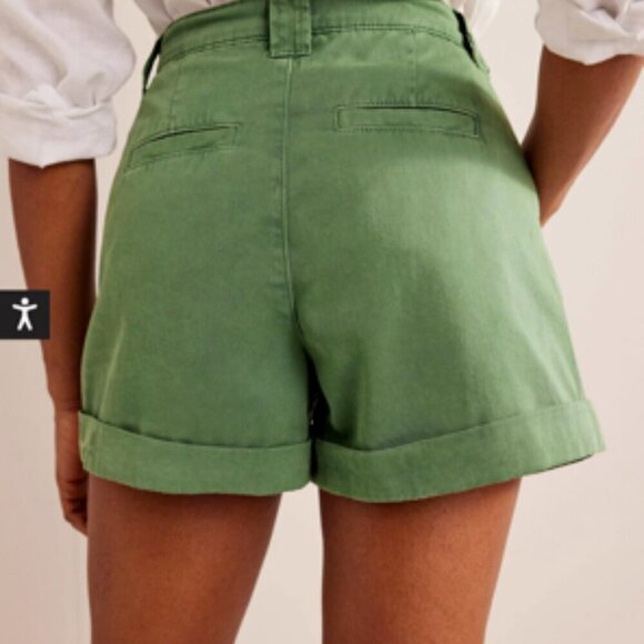 Boden Casual 100% Cotton Pleat Front Cuffed Relaxed Fit Shorts Olive Size 14 NWT - Picture 3 of 8
